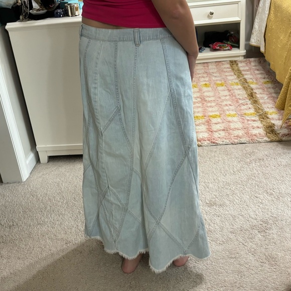 Vintage Y2K Denim 34 Maxi Skirt Gloria Vanderbilt Light Wash Jean Frayed Hem - Picture 3 of 5